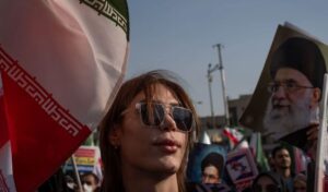 ইরানিদের আন্দোলন কোন পথে?