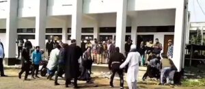 নাটোর আদালত চত্বরে দুপক্ষের সংঘর্ষ, আটক ৩#সংবাদ শৈলী