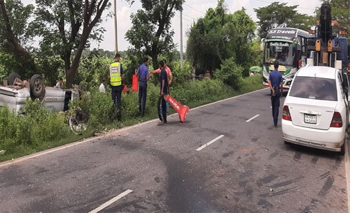 বড়াইগ্রামে কার-মাইক্রো সংঘর্ষে ব্যবসায়ী নিহত#সংবাদ শৈলী