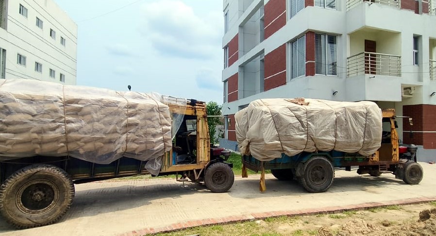 সিংড়ায় রাতের আঁধারে সেনাবাহিনীর অভিযানে ১৬ টন সরকারি চাল উদ্ধার