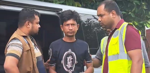 নাটোরে পুলিশ পরিচয়ে পৌণে দুই লাখ টাকা ছিনতাইয়ের প্রধান আসামী গ্রেফতার#সংবাদ শৈলী