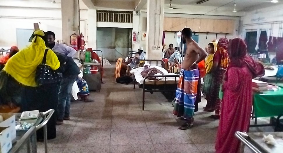 নাটোরে বাস চাপায় বিকল ট্রাকের হেলপার নিহত ড্রাইভার আহত#সংবাদ শৈলী