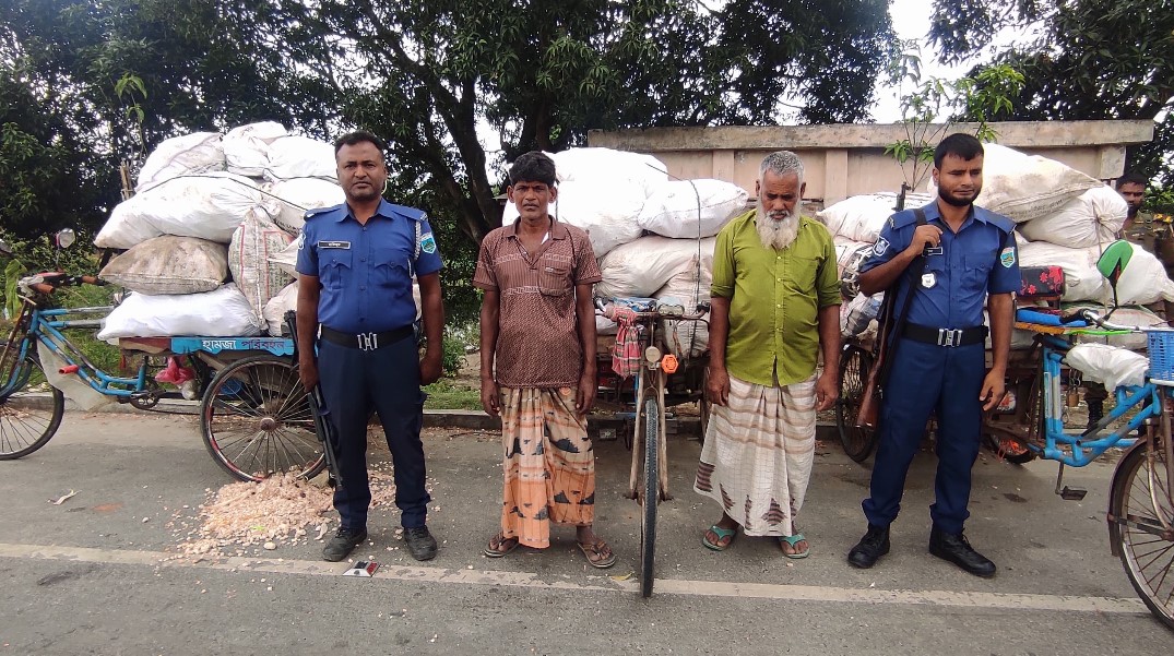 নলডাঙ্গায় জমি থেকে ভুট্টা লুটের ঘটনায় দুইজনকে আটক করেছে সেনাবাহিনী