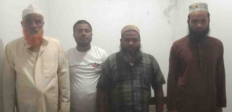 বড়াইগ্রামে চাঁদা না দেওয়ায় ১০ দোকানে তালা, জামাত নেতাসহ গ্রেপ্তার ৪#সংবাদ শৈলী