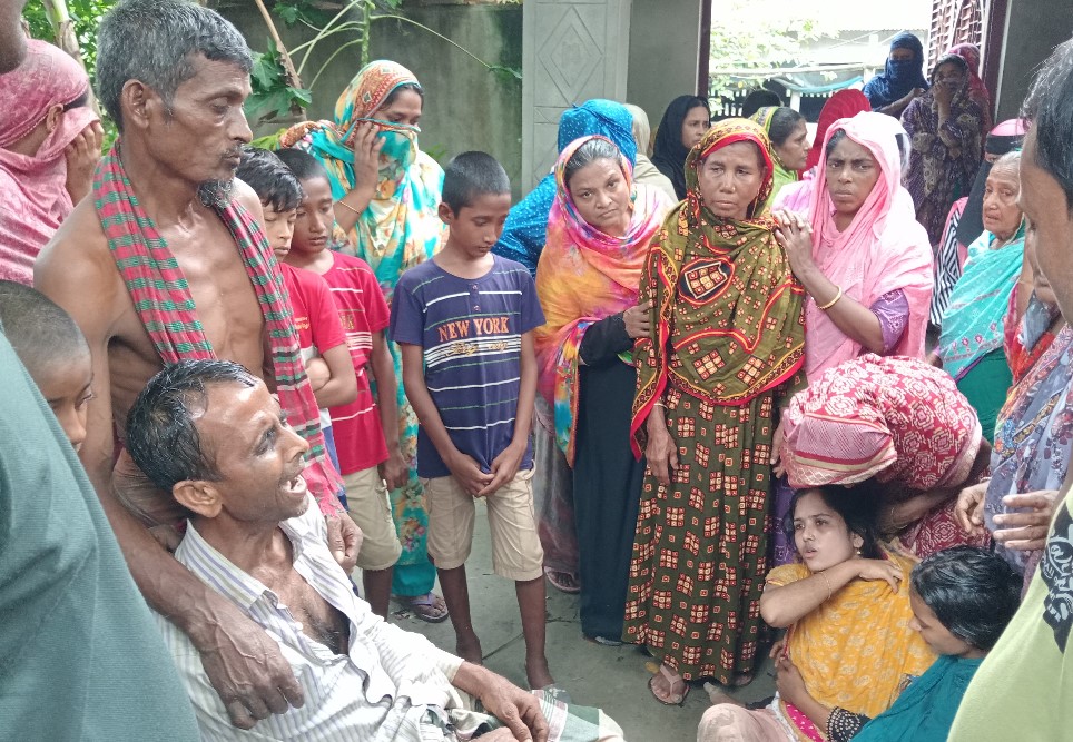 নাটোরে জমি সংক্রান্ত বিরোধের জেরে চাচিকে কুপিয়ে হত্যা চাচাত ভাই আহত#সংবাদ শৈলী