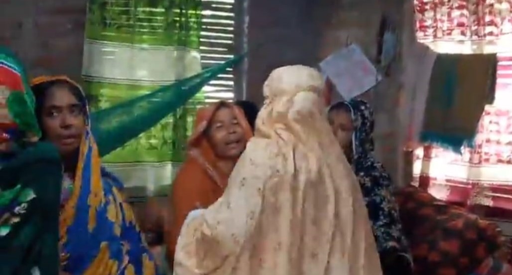 নাটোরে ট্রাক ও অটো অটো রিক্সার মুখোমুখি সংঘর্ষে সাংবাদিকের পিতা নিহত আহত দুই#সংবাদ শৈলী