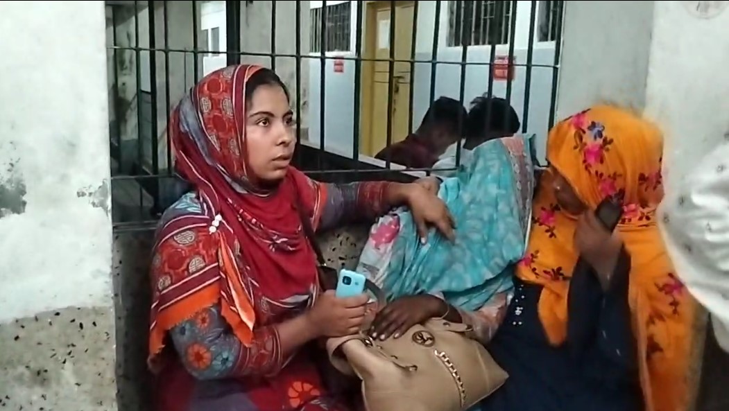 নাটোরে সড়ক দুর্ঘটনায় ভ্যানচালকসহ দুজন নিহত