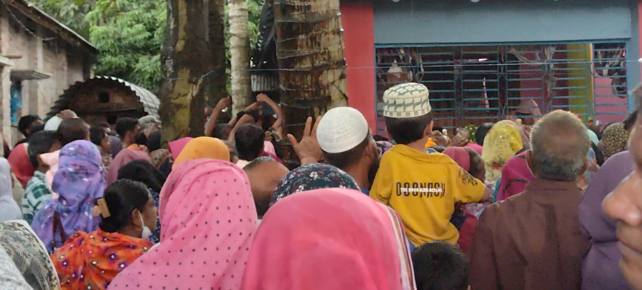 নলডাঙ্গায় তেল পানি পড়ার বিশ্বাস, অসংখ্য মানুষের ভিড়#সংবাদ শৈলী