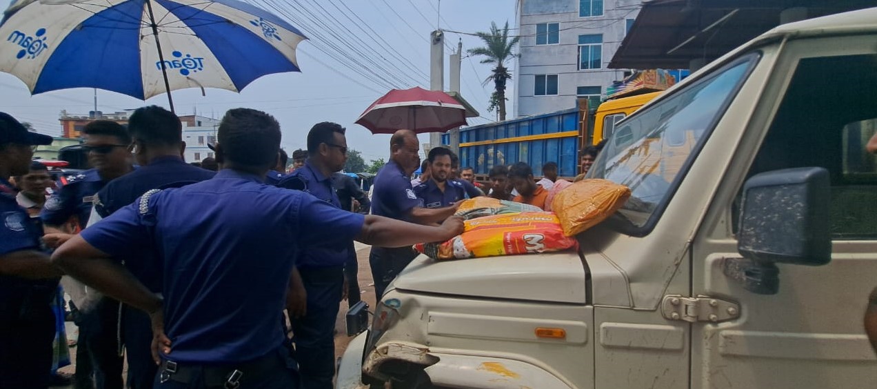 নাটোরে ট্রাফিক পুলিশের অভিযানে ১৭ কেজি গাঁজাসহ গাড়ি আটক#সংবাদ শৈলী