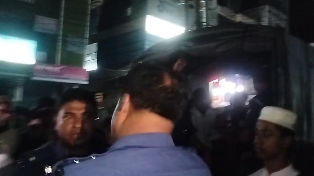 নাটোরে অস্ত্রের মুখে যুবককে অপহরণ করে নিয়ে যাওয়ার সময় প্রাইভেটকার ও পিস্তলসহ দুইজন আটক. #সংবাদ শৈলী
