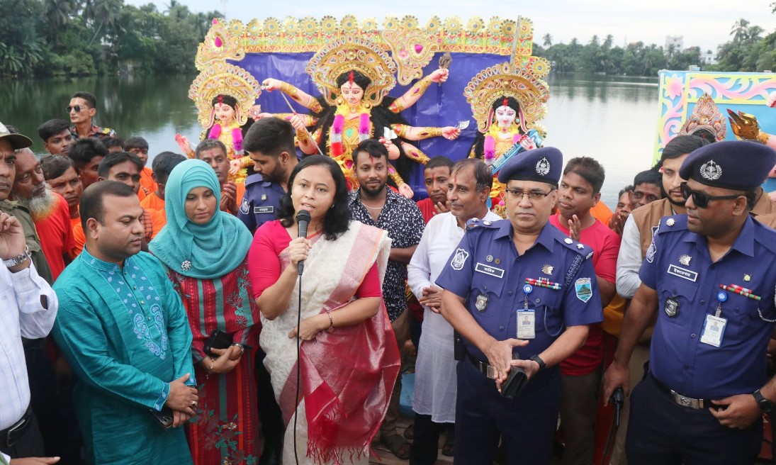 নাটোরে উৎসবমুখর পরিবেশে শারদীয় দুর্গোৎসব সম্পন্ন#collection pic