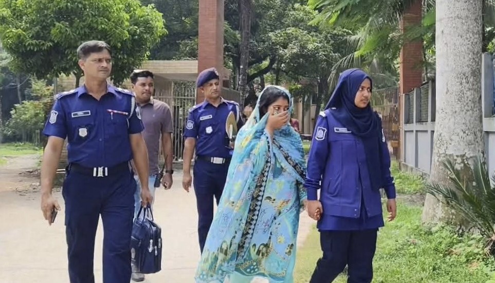 স্বর্ণালঙ্কার নিতেই দাদীকে টর্চ লাইট দিয়ে পিটিয়ে হত্যা, স্বামী সহ নাতনী আটক#সংবাদ শৈলী