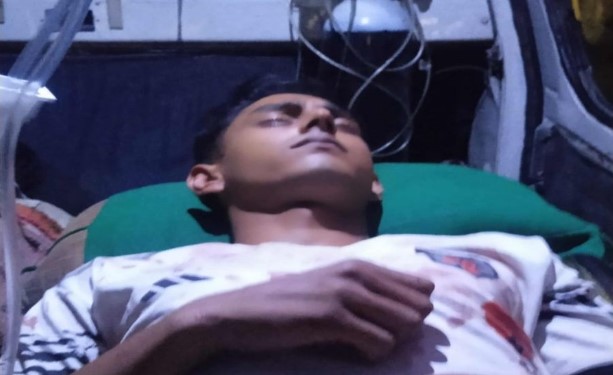 হাতুরী পেটা ও কুপিয়ে আহত আহত রাকিব#সংবাদ শৈলী