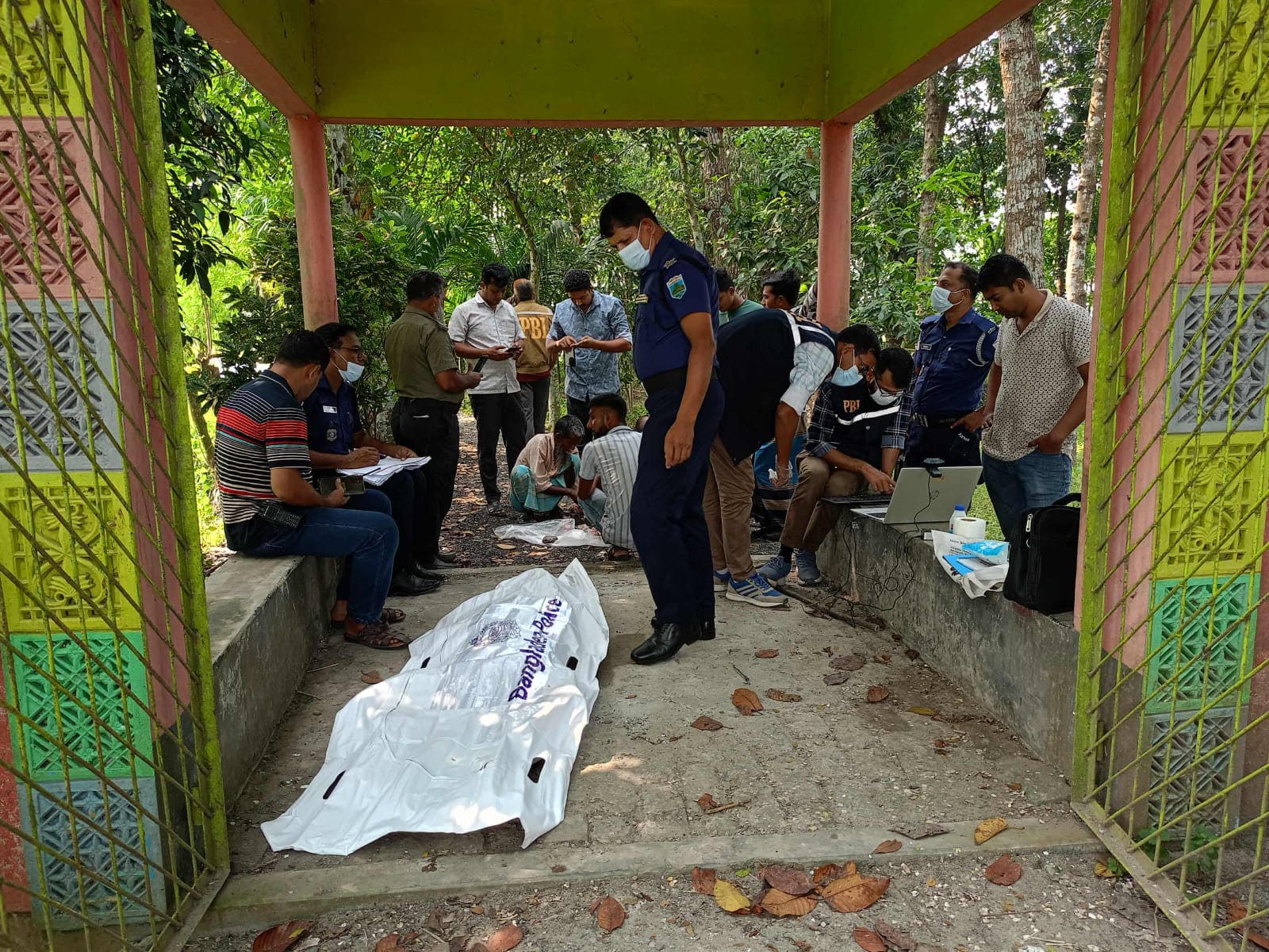 নাটোরে গোরস্থান থেকে ম্যানেজারের মরদেহ উদ্ধার-সংবাদশৈলী
