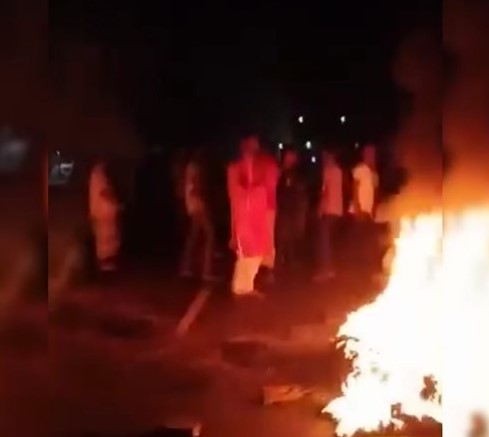 লালপুরে বিএনপি প্রতিপক্ষ সমর্থকদের উপর হামলা , মনোনয়ন বাতিলের দাবিতে সড়কে টায়ার জ্বালিয়ে বিক্ষোভ সমাবেশ#সংবাদ শৈলী