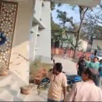 ওসির সামনেই হাট ইজারাদারের কাছে ৫ লাখ টাকা চাঁদা দাবির অভিযোগ যুবদল নেতার বিরুদ্ধে