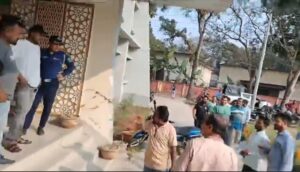 ওসির সামনেই হাট ইজারাদারের কাছে ৫ লাখ টাকা চাঁদা দাবির অভিযোগ যুবদল নেতার বিরুদ্ধে