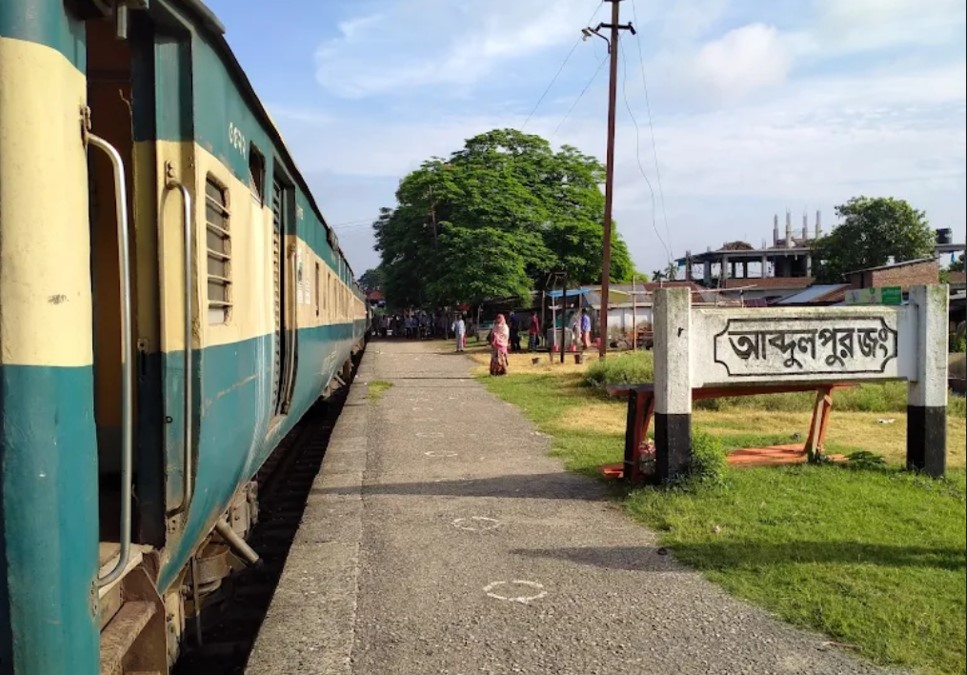 নাটোরের আব্দুলপুরে ট্রেনে কাটা পড়ে অজ্ঞাত বৃদ্ধের মৃত্যু#সংবাদ শৈলী