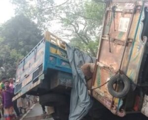 বড়াইগ্রামে দুই ট্রাকের সংঘর্ষে একজন নিহত, আহত ২