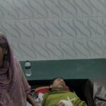 সিংড়ায় মেয়েকে ইভটিজিংয়ের প্রতিবাদ করায় বাবাকে মেরে হাত ভেঙ্গে দিয়েছে বখাটেরা ,মামলা