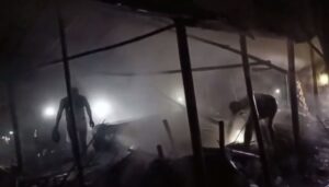 বড়াইগ্রামে অগ্নিকাণ্ডে এক কৃষকের গবাদি পশুসহ বসতবাড়ি ভস্মিভূত