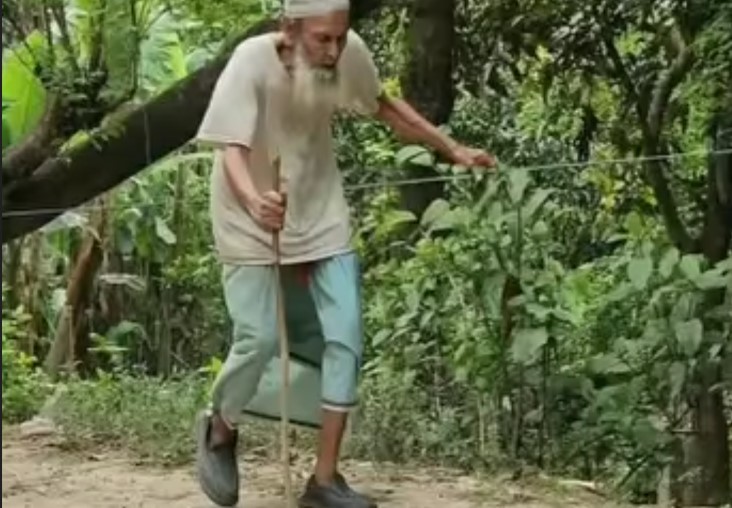 দড়ি  বেয়ে মসজিদে গিয়ে আজান দেওয়া সেই বৃদ্ধ মোয়াজ্জিন আর নেই#সংবাদ শৈলী