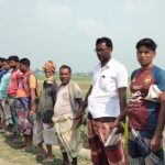 নলডাঙ্গার  সাবেক সেনা সদস্যের জমি দখলের অভিযোগ, প্রতিবাদে-গ্রামবাসীর মানববন্ধন