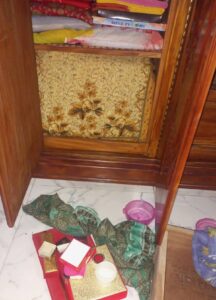 সিংড়ায় ডাকাতি, স্বর্ণালংকার লুট 