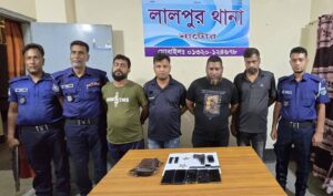 লালপুরে বিদেশি পিস্তল ও গুলিসহ আটক ৪