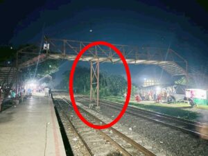 নাটোরের মাধনগরে ওভার ব্রিজের সঙ্গে ধাক্কা খেয়ে এক ট্রেন যাত্রী নিহত অপরজন আহত১#সংবাদ শৈলী