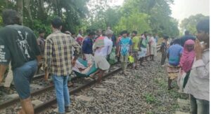 বাগাতিপাড়ায় ট্রেনের ধাক্কায় গরু ব্যবসায়ী নিহত#সংবাদ শৈলী 