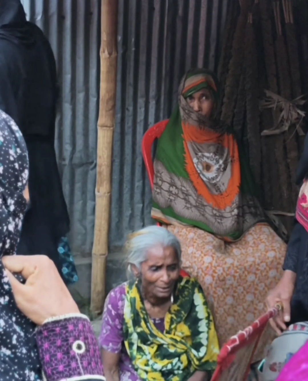 নাটোরে স্বামী-স্ত্রীর ঝুলন্ত মরদেহ উদ্ধার 