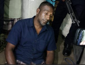 নাটোরের পাঁচ বছরের শিশুকে ধর্ষণের ঘটনায় ধর্ষককে গণধোলাই দিয়ে পুলিশে সোপর্দ#সংবাদ শৈলী