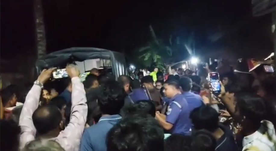 নাটোরে ট্রাক-মাইক্রোবাস মুখোমুখি সংঘর্ষে ২ শিশু নিহত, আহত ৩#সংবাদ শৈলী
