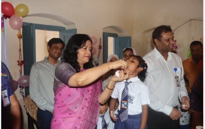 নাটোরে জাতীয় ভিটামিন ‘এ’ প্লাস ক্যাপসুল খাওয়ানো হচ্ছে