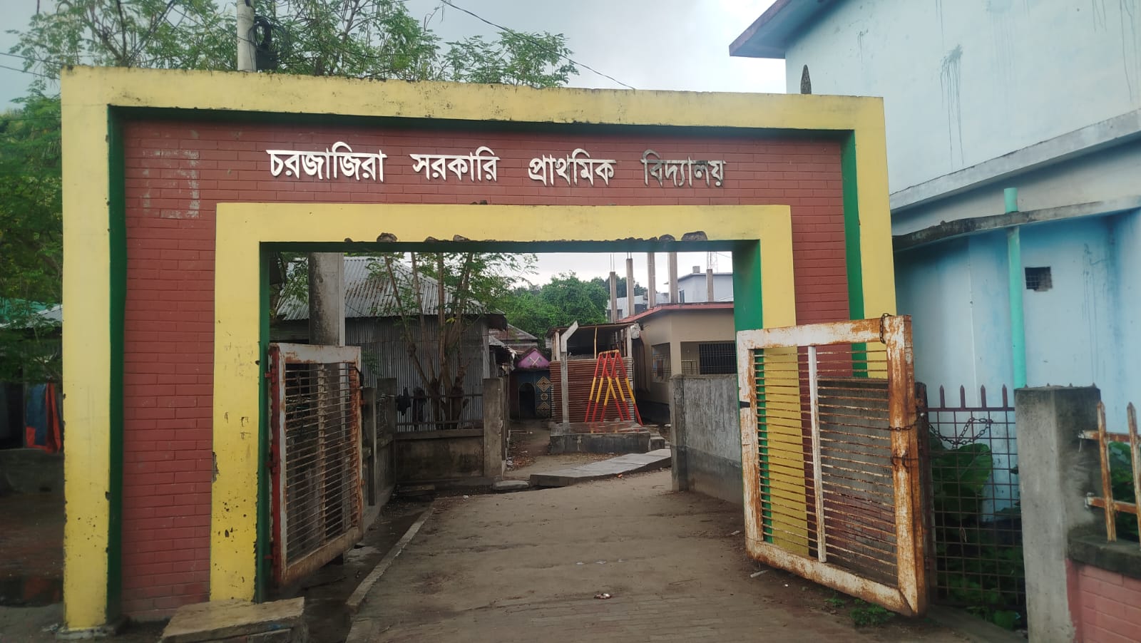 লালপুরে প্রেমের প্রস্তাব প্রত্যাখ্যান করায় পঞ্চম শ্রেণীর শিক্ষার্থীর মানে আত্মহত্যার চেষ্টা #সংবাদ শৈলী