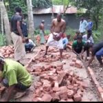 নাটোরে স্বেচ্ছাশ্রমে রাস্তা সংস্কার গ্রামবাসীর