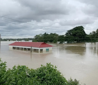 ভারী বৃষ্টি ও উজানের ঢলে দুই অঞ্চলে বন্যার ঝুঁকি