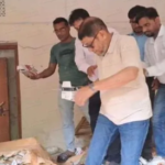 স্বাস্থ্য কমপ্লেক্সের বাথরুমে সরকারি ওষুধ পাওয়ায় ক্ষোভ প্রকাশ করলেন স্বাস্থ্যমন্ত্রী