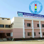 প্রতিষ্ঠান ডুবছে, কাঁড়ি কাঁড়ি সম্পদ গড়ছেন কর্মকর্তারা
