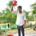 দুধ দিয়ে গোসল করে প্রেমের ইতি টানলেন যুবক