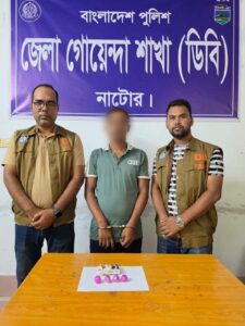 নাটোরে ডিবির পৃথক অভিযানে ইয়াবা ও মদসহ ৩ মাদক ব্যবসায়ী গ্রেপ্তার