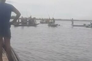 নলডাঙ্গায় হালতির বিলে ঝড়ে নৌকাডুবি, বাবার চোখের সামনেই ছেলের মৃত্যু#সংবাদ শৈলী