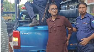 নাটোরে বেসামরিক বিমান ও পর্যটনমন্ত্রী এবং হুইপ দুলুর সভাস্থল থেকে খেলনা পিস্তলসহ যুবক আটক#সংবাদ শৈলী