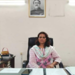 হাসিনার ছবি সরানোর পর ছেলে জড়িয়ে ধরে বলেছিল, ‘মা, আমি তোমাকে নিয়ে গর্বিত’