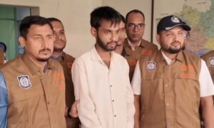 প্রধানমন্ত্রীর অতিরিক্ত প্রেস সচিবের পরিচয়ে প্রতারণা, নাটোরে গ্রেপ্তার ১#