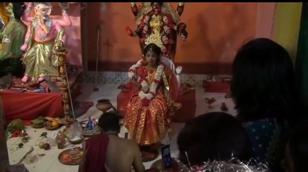 উৎসবমুখর পরিবেশে নাটোরে কুমারী পূজা অনুষ্ঠিত