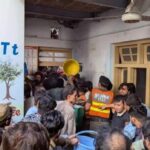 পাকিস্তানের পেশোয়ারে স্কুলের ছাদ ধসে অন্তত ১৭ শিশুর মৃত্যু